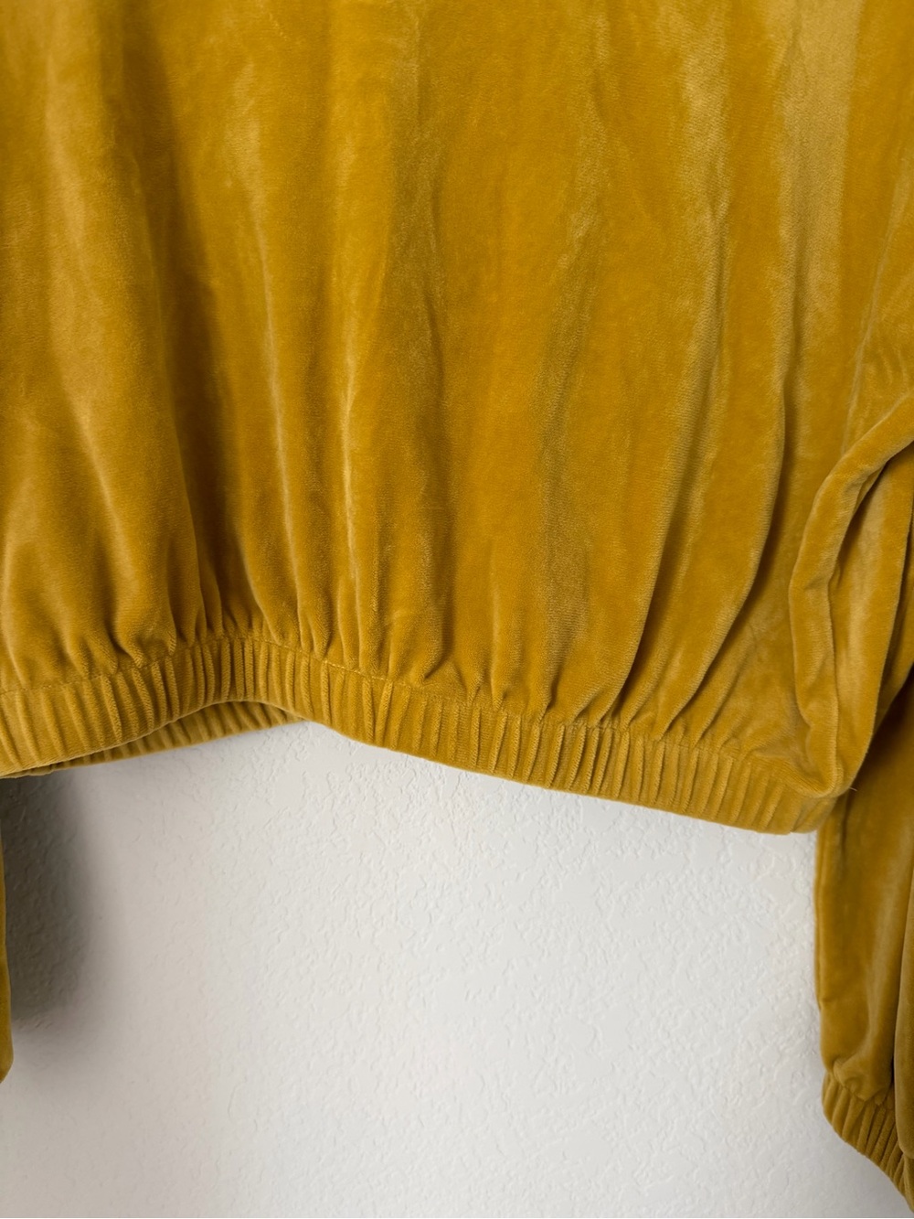 Truth by Republic Mustard Velvet Cropped Sweatshirt Size Small - Picture 4 of 9
